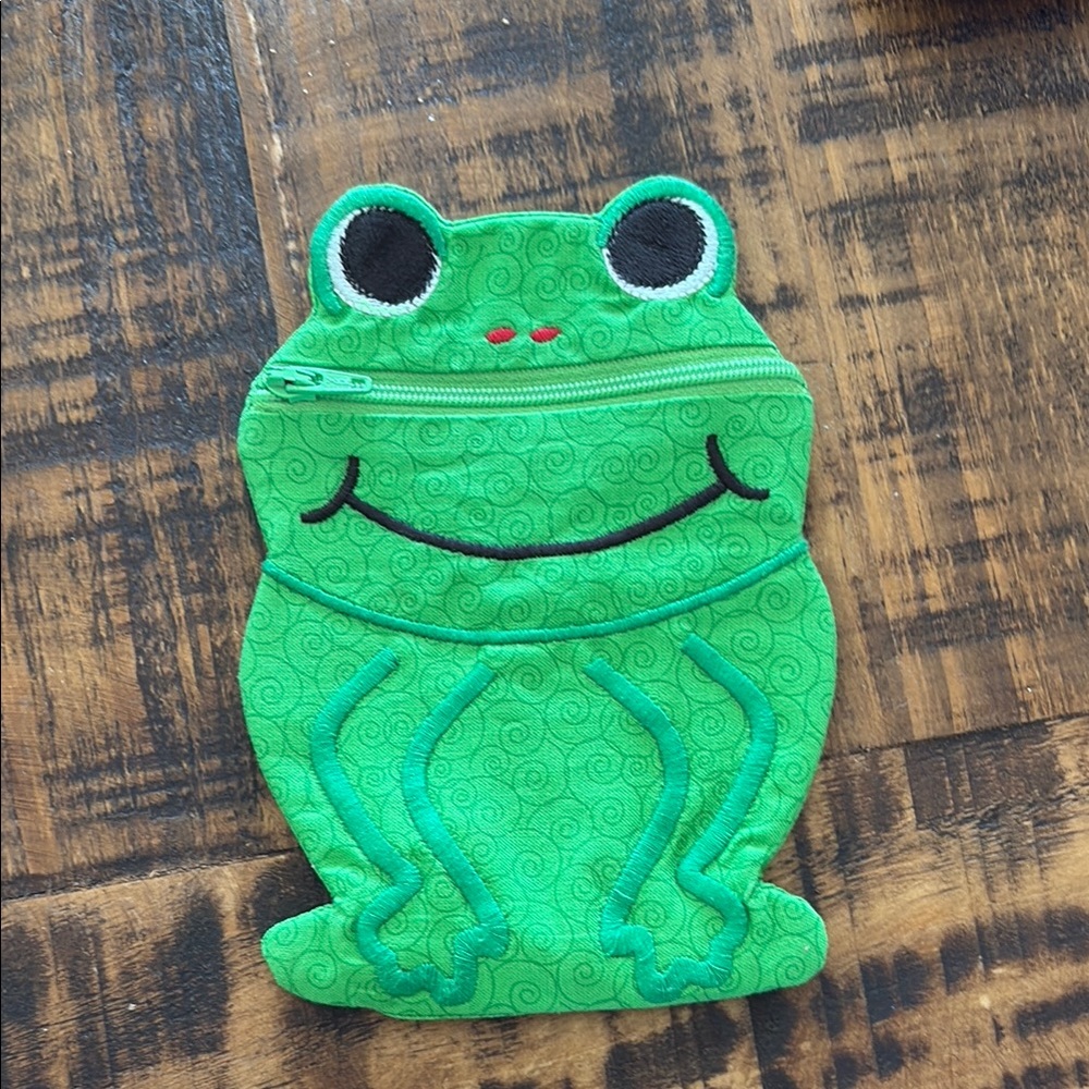 Green Frog Zipper Pouch